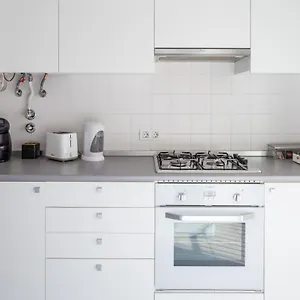 stylist-and-new-apartment-with-parking-in-the-heart-of-lisbon.hotels-lisbon-portugal.com/